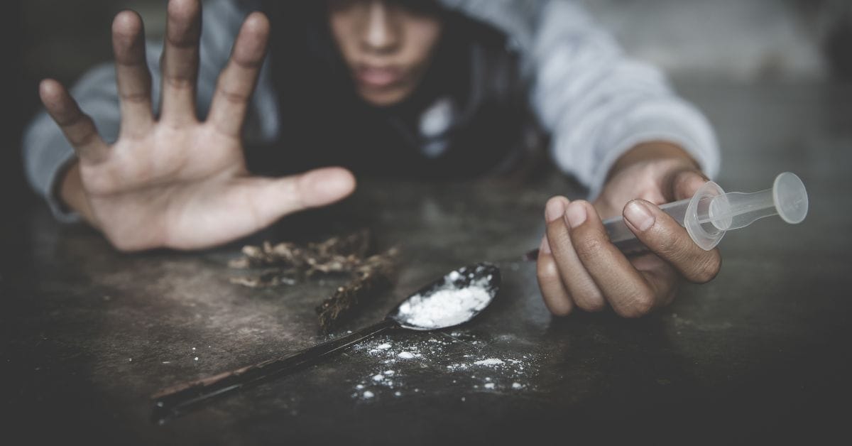 Teenage girl is taking heroin, Drug addict (1)