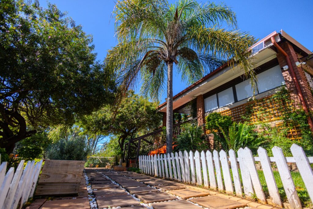 freeman-house-recovery-house-exterior-garden